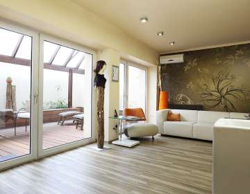 Wartebereich mit Balkon